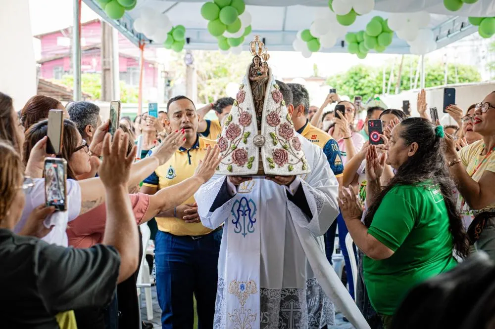 Entre lágrimas e pedidos de cura, Imagem Peregrina de Nazaré emociona pacientes em hospitais de Belém